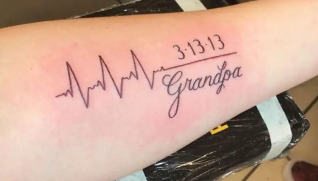 braccio con tatuaggi nonni con date