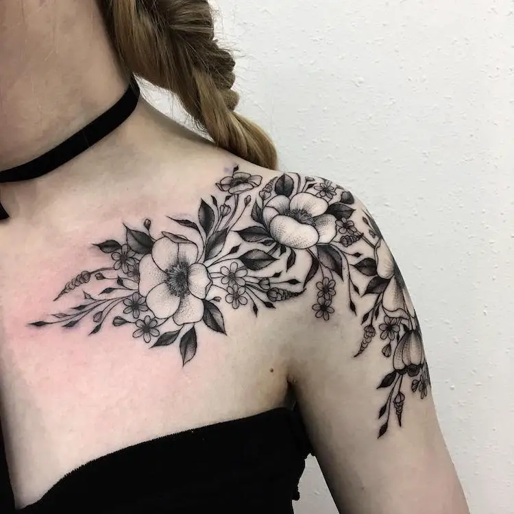 stile e significato tatuaggio fiori stilizzati