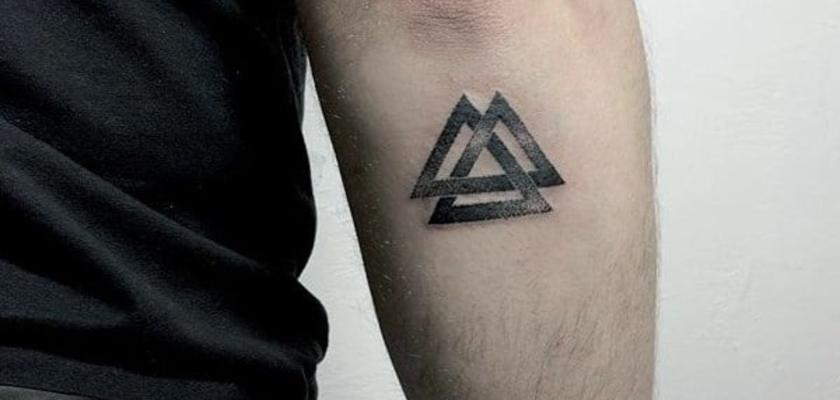 Tatuaggio a triangolo sul braccio – Idee tatuaggi uomo