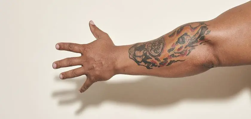 Tatuaggio di un’anatra con pistola