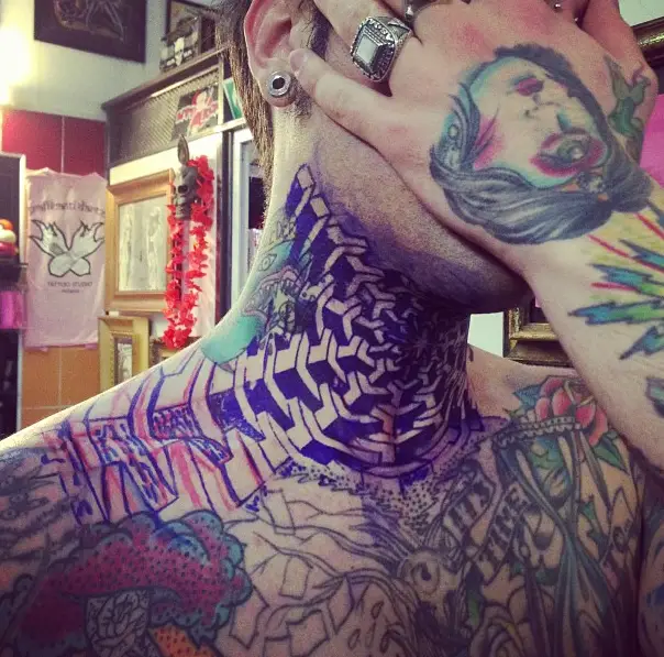 I tatuaggi di Fedez sul collo