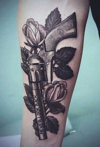 Tatuaggio Pistola: significato e stile