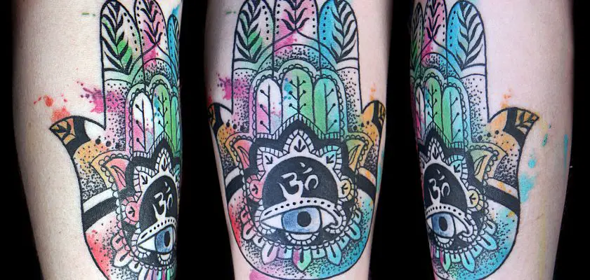 Vista frontale e laterale di un braccio tatuato con la tecnica del Dotwork Tattoo
