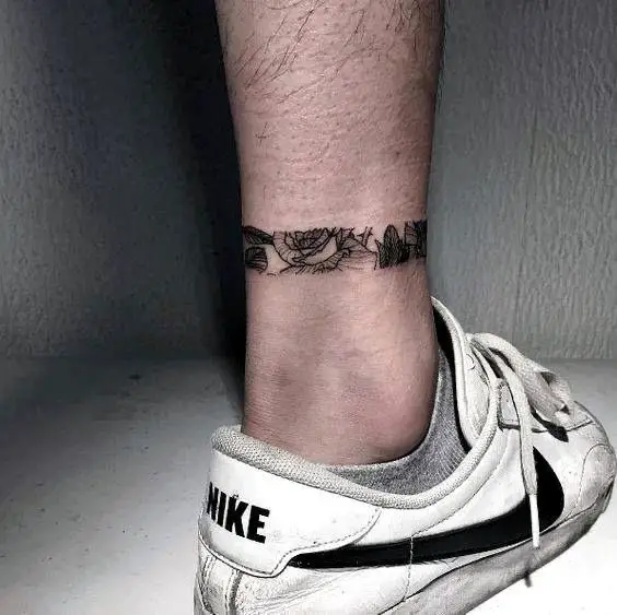Tatuaggio caviglia uomo 