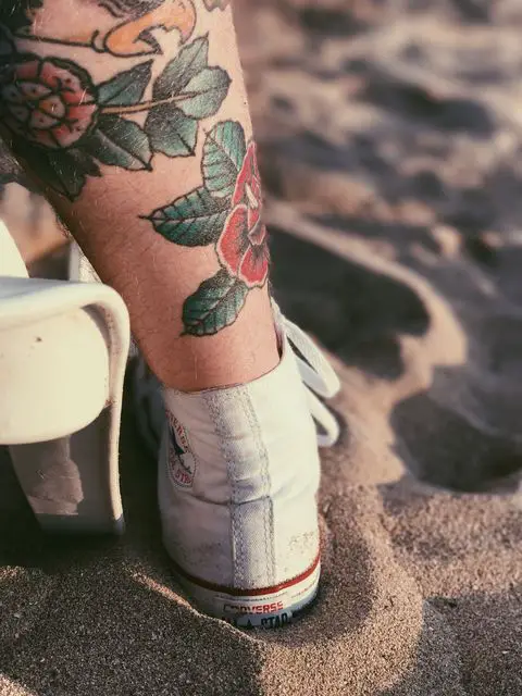 curare il tatuaggio durante e dopo l'estate